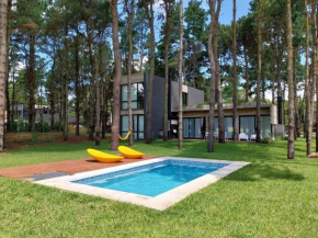 Casa Nueva con Pileta, 4 Dormitorios, 4 Suites, Vista al Golf de Pinamar